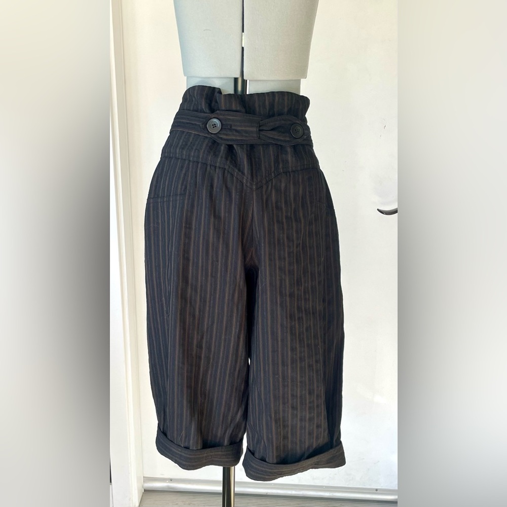 Max Azria pin striped wool cuffed culottes, paper bag waist,blk/grey/brn,4, EUC - Picture 3 of 10